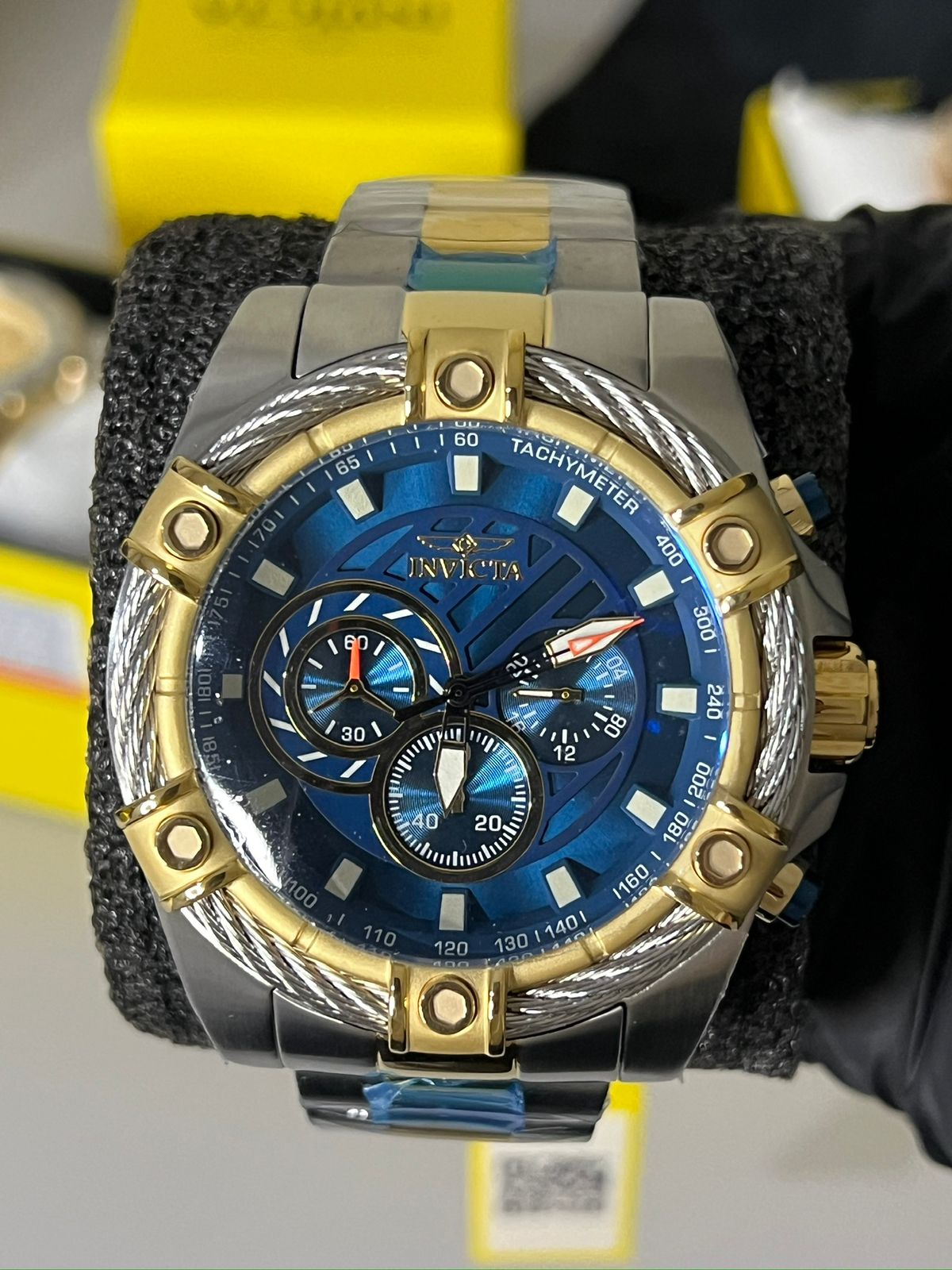 RELOJ INVICTA BOLT 25522 - dorado